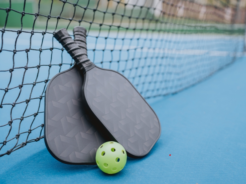 Nên chọn vợt pickleball carbon, composite hay gỗ?